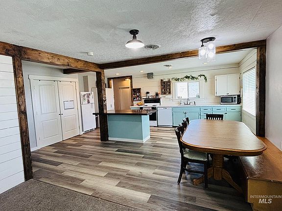 2nd image of 802 S 9th St