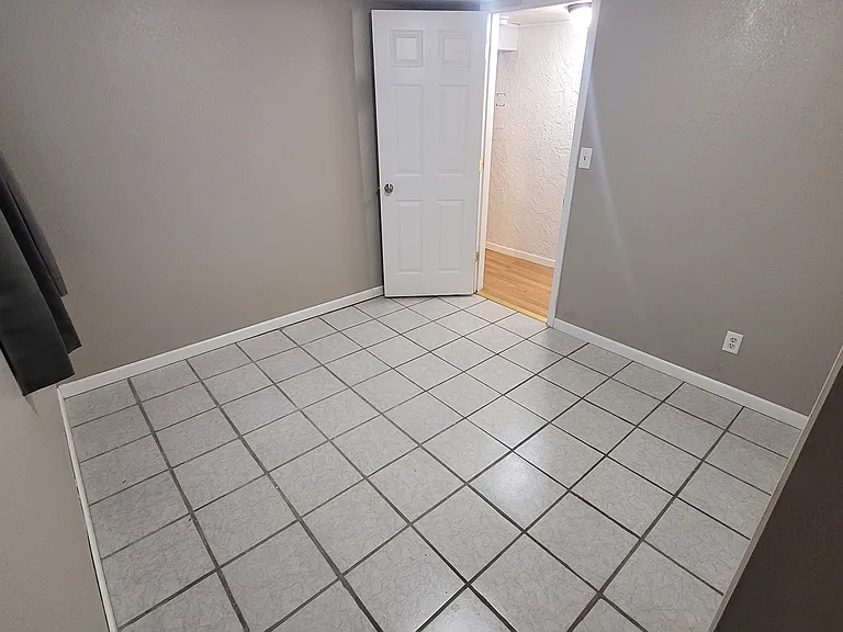 310 S 6th St #3 — Photo 7