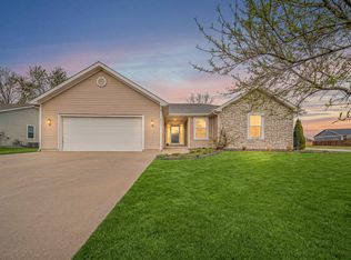 4044 Bald Eagle Dr, Manhattan, KS 66502