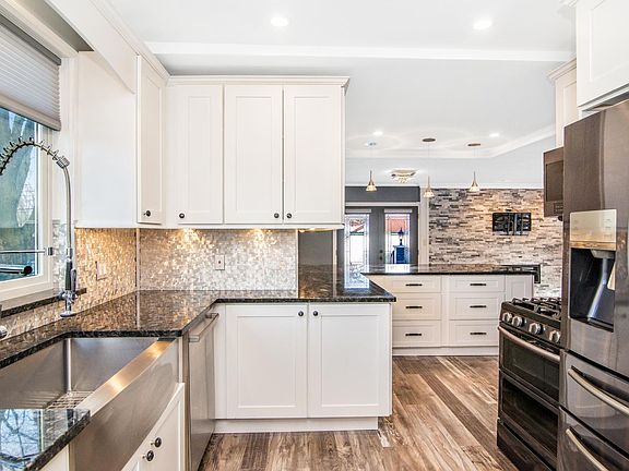 4th image of 308 Farmer St