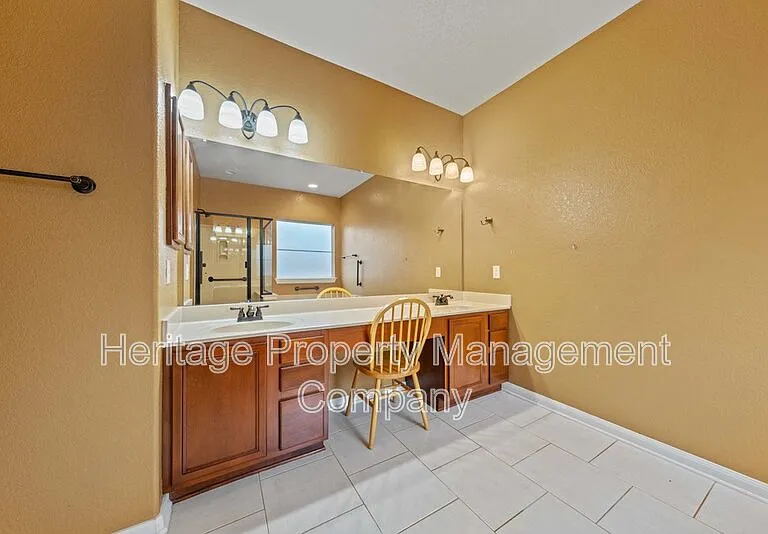 141 Springtree Blf — Photo 20