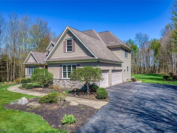 3rd image of 11810 Edinboro Ln