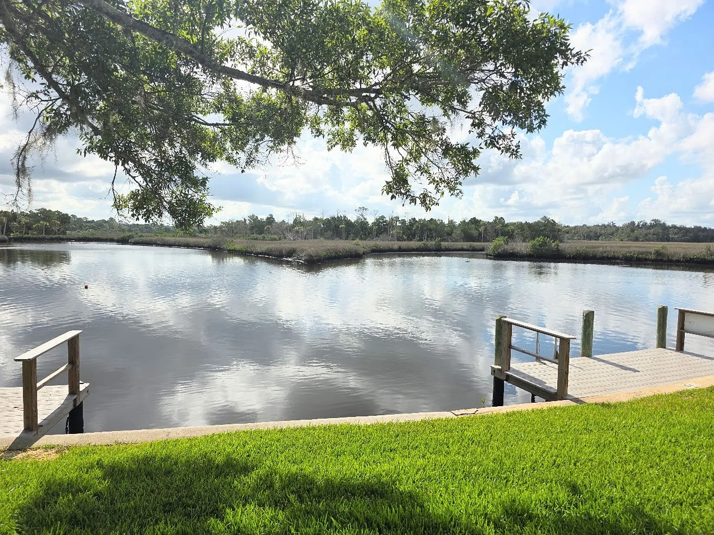 Waterfront Condo with a dock! — Photo 2
