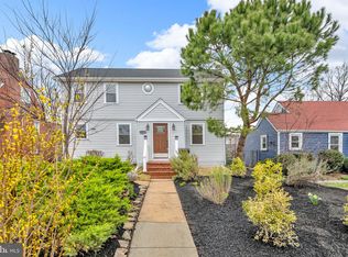 3709 8th St S, Arlington, VA 22204