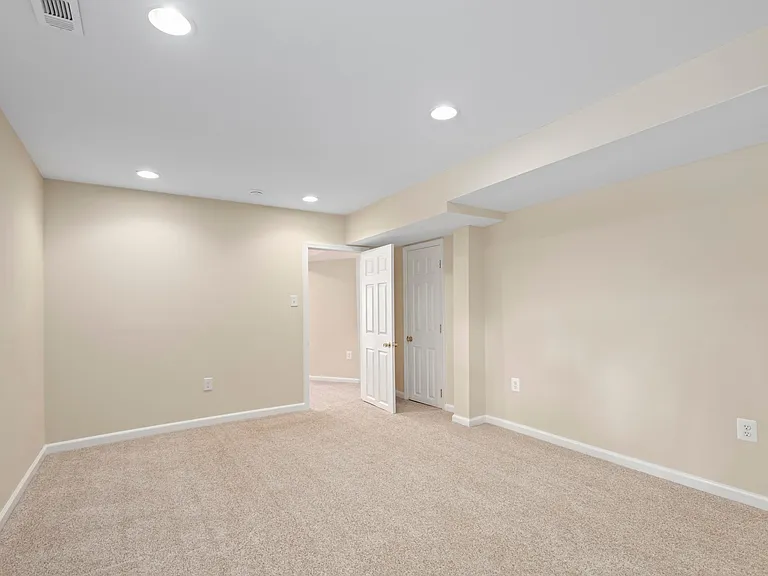 10205 Waterford Dr — Photo 7