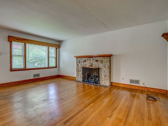 5th image of 319 Noble Ave NE