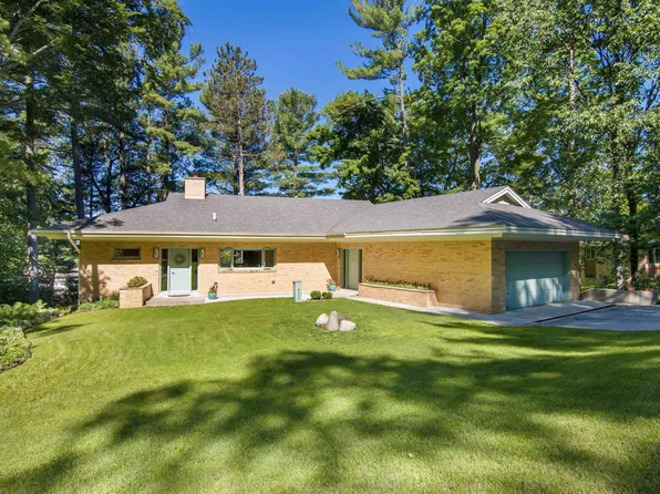 1630 Timber Lane Dr, Traverse City, MI 49686