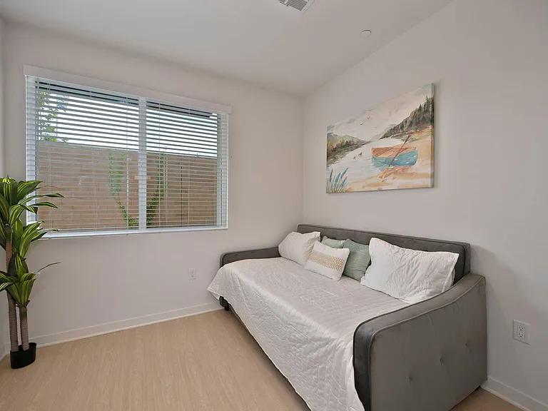 River Gate Townhomes — Photo 6