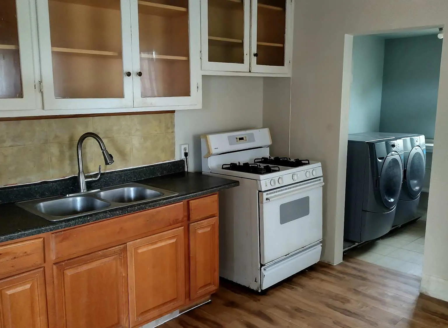 3 bed, 1405 sqft, $3,000 — Photo 4