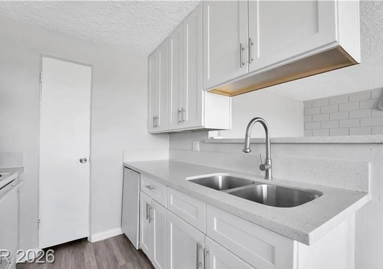 1 BD/1 BA Refreshed Apt — Photo 1