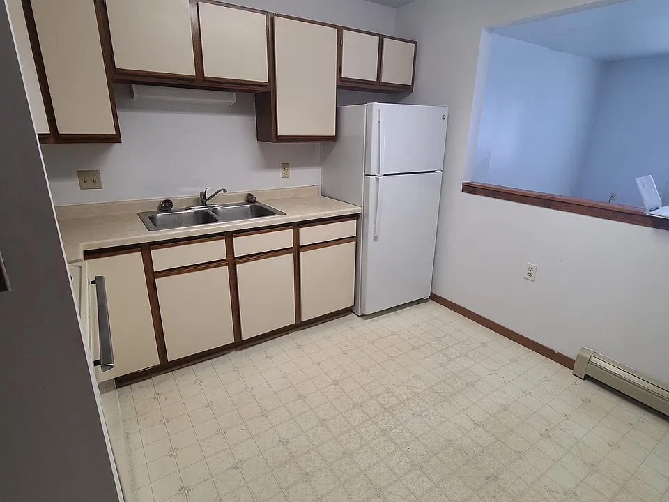 340 Center St #8