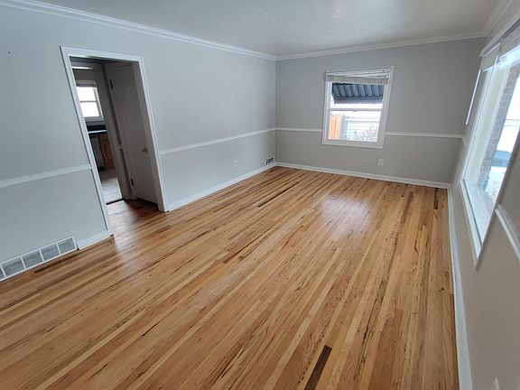 4th image of 1754 E Hillcrest Ave