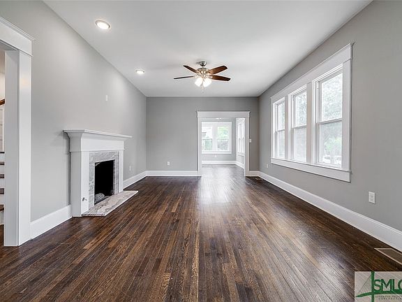 5th image of 702 Columbus Dr