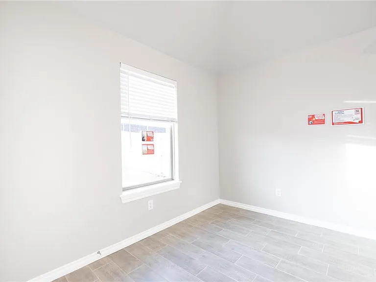 913 Westfall Dr — Photo 7