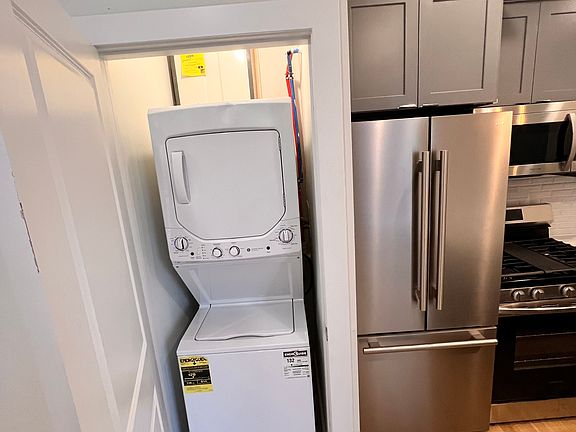 4th image of 684 Summit Ave APT 4