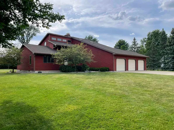 4045 Maple Woods Dr W, Saginaw, MI 48603