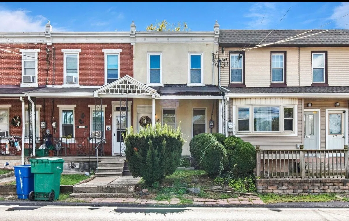 2 bed, 896 sqft, $1,900 — Photo 1