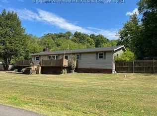 438 Little Cabell Creek Rd, Ona, WV 25545
