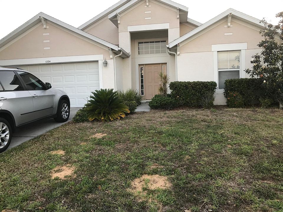 A most see ! 4beds/3baths ready to move into.