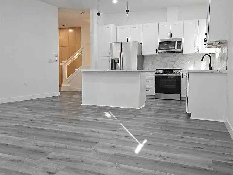 110 W Island Ave — Photo 4