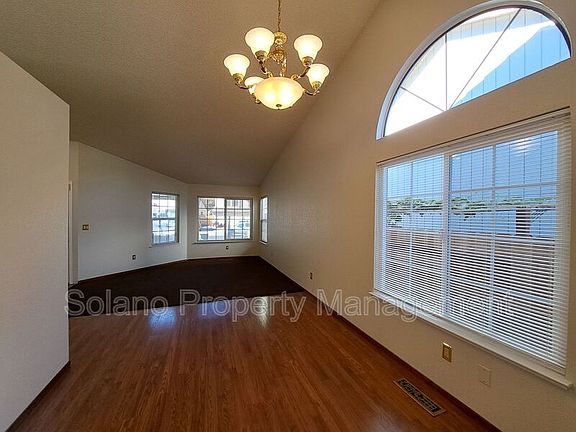 3rd image of 143 Buttercup Cir