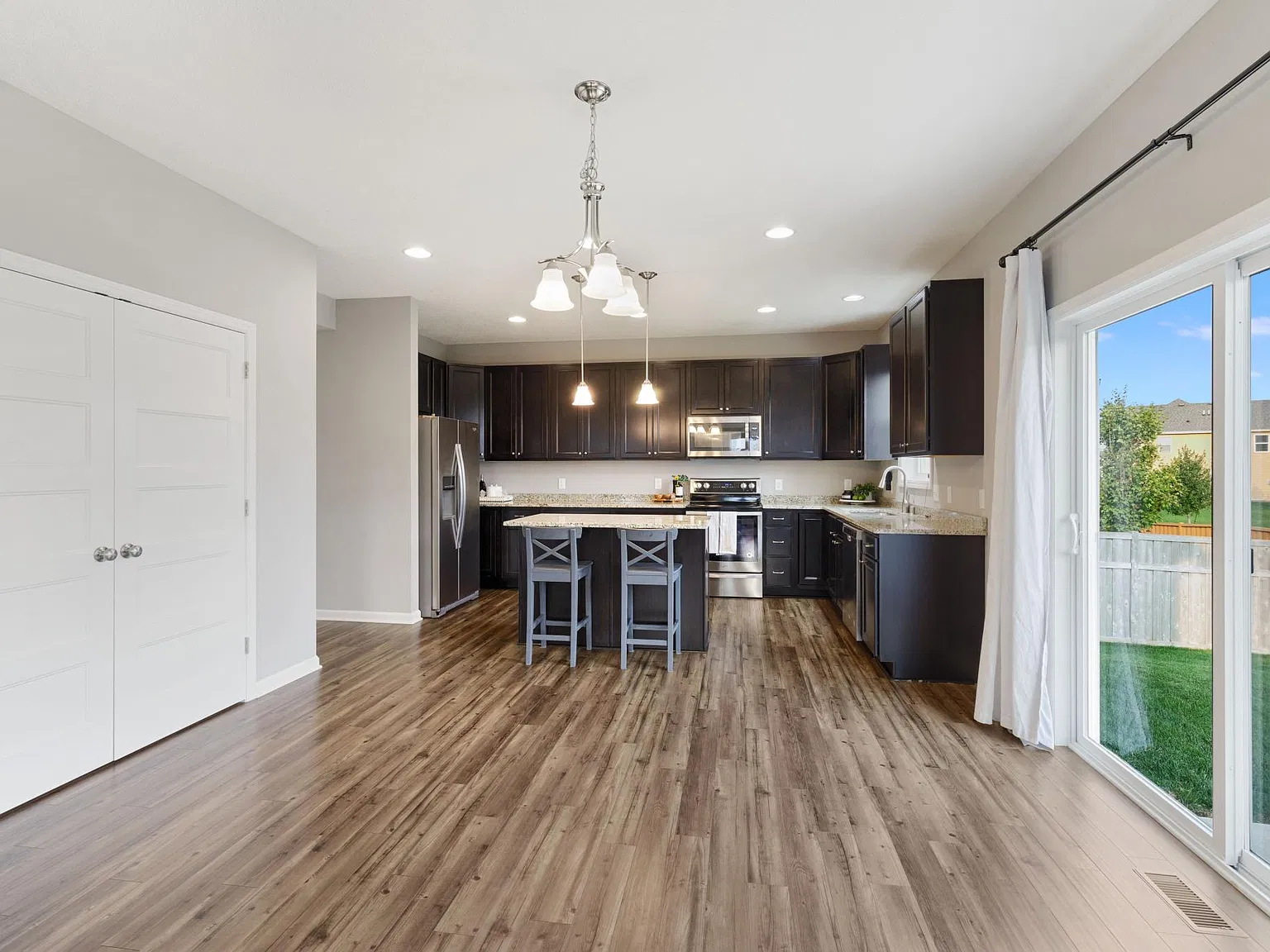 4 bed, 2439 sqft, $3,250 — Photo 2