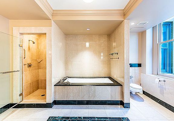 5th image of 55 Wall St APT 813