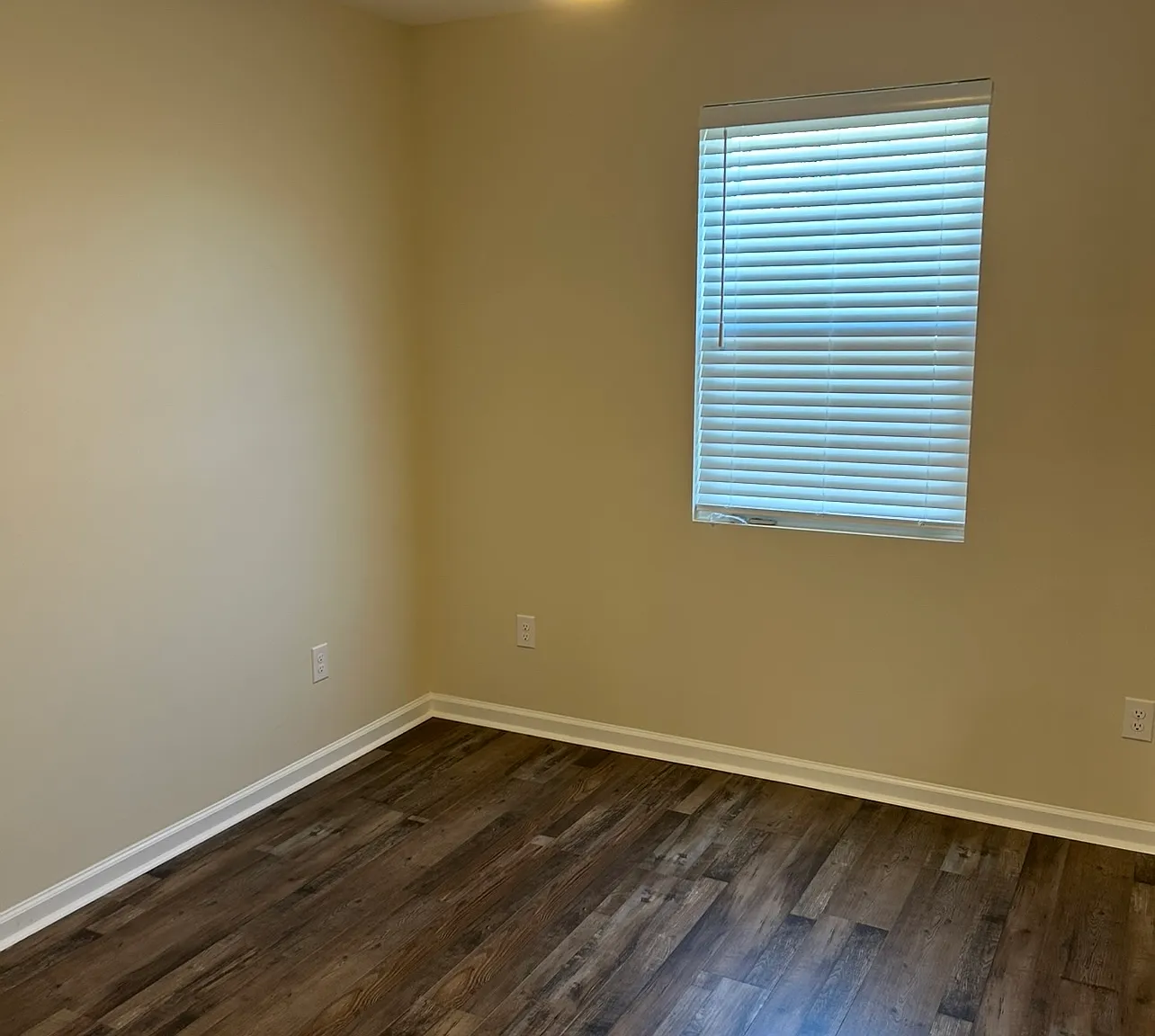 3 bed, 1200 sqft, $2,700 — Photo 3