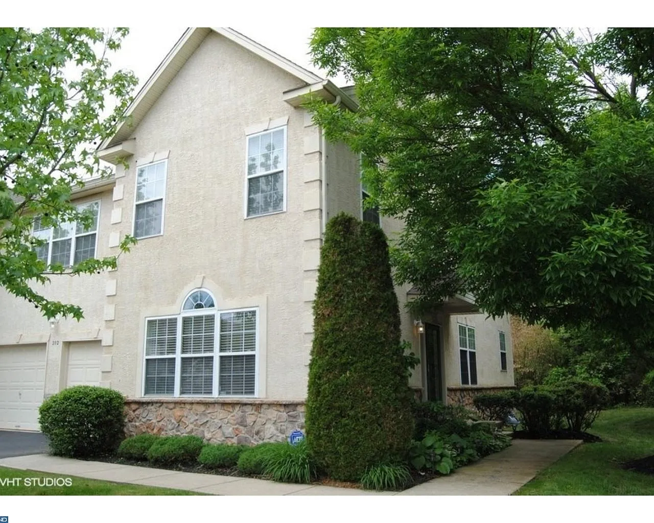 202 Hampton Green Dr photo 1