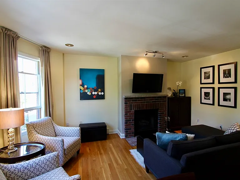 103 E Brookline St #4 — Photo 8