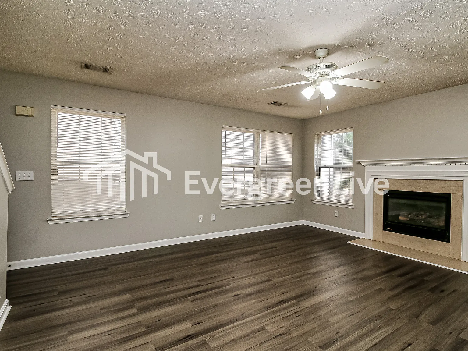 3 bed, 2.5 bath, 1380 sqft, $1,495 — Photo 4