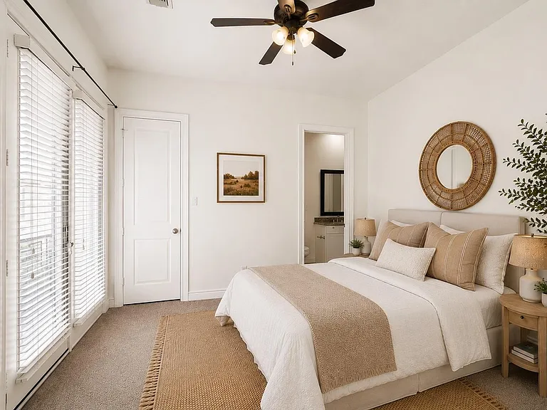 2332 Naomi St — Photo 16