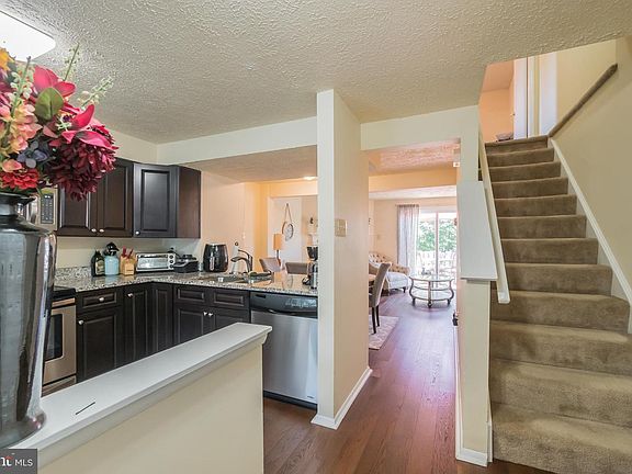 3rd image of 39 Valley Park Ct
