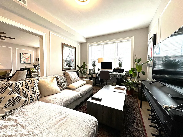 1354 W Carmen Ave #1F — Photo 17