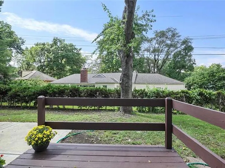 8416 State Line Rd — Photo 24