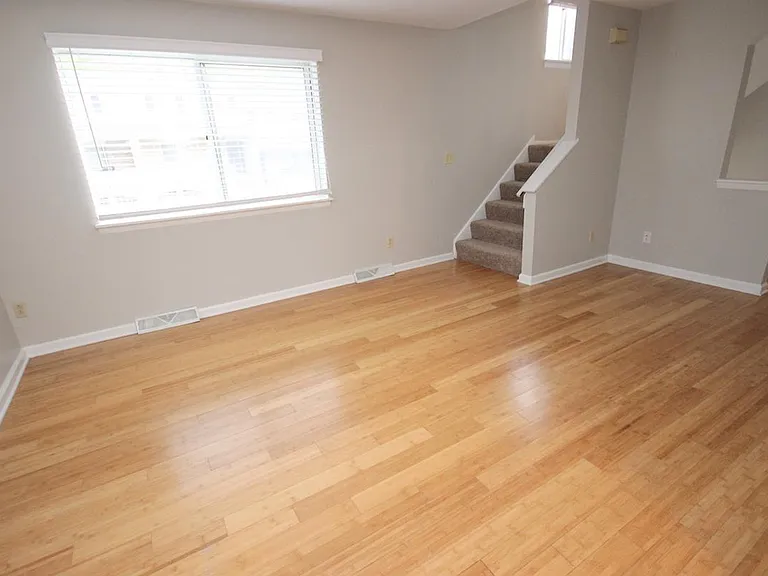 Living Room 2/3BR
