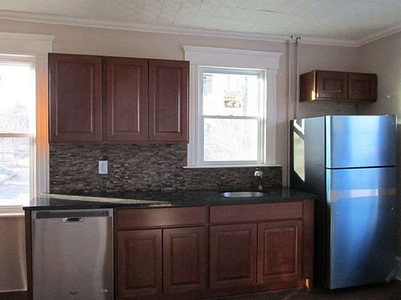 3rd image of 39 Claremont Ave #2