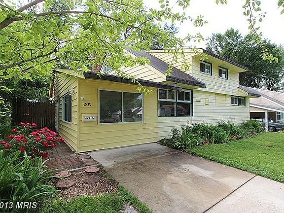 3rd image of 209 Bradley Ave