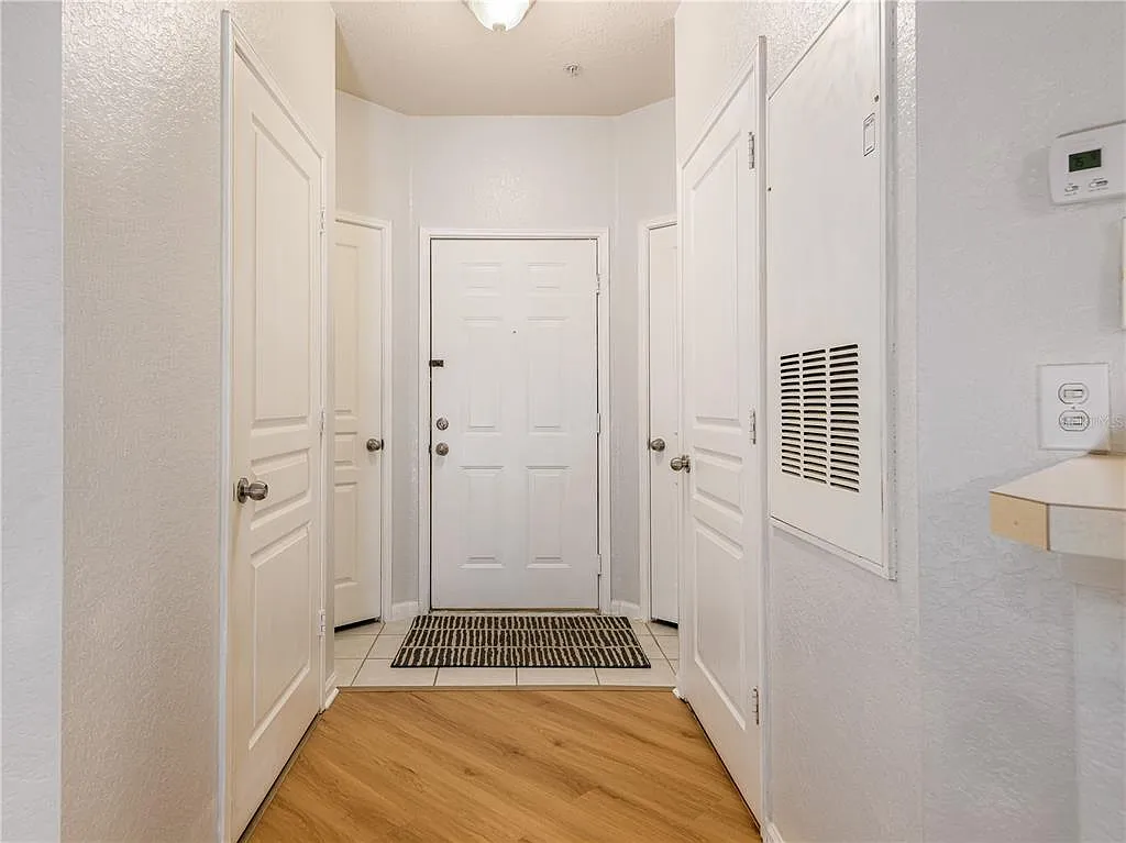 2 bed, 2.0 bath, 1089 sqft, $1,900 — Photo 3