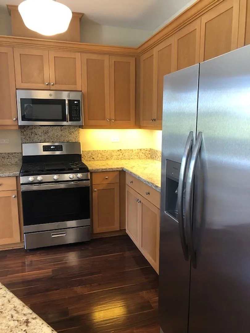 Live Upstairs, Work Downstairs: Rare Versatile Carpinteria Craftsman Townhouse! — Photo 4