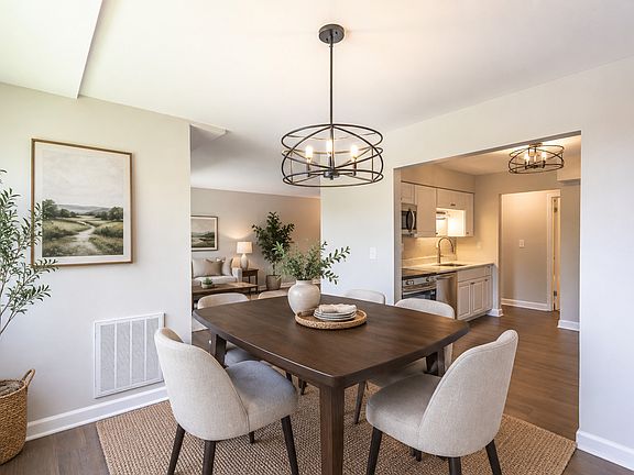 5th image of 450 Raintree Ct Unit 2B