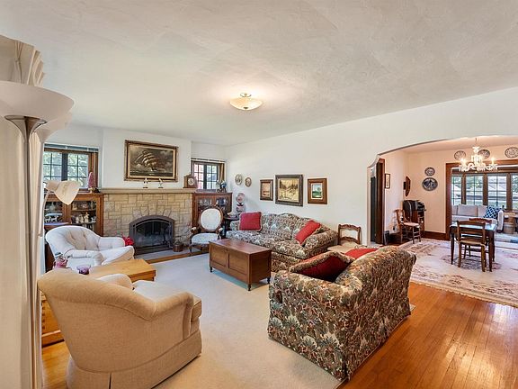 4th image of 229 Grant St