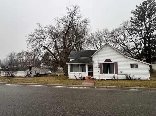 106 E Pine Ave, Frazee, MN 56544