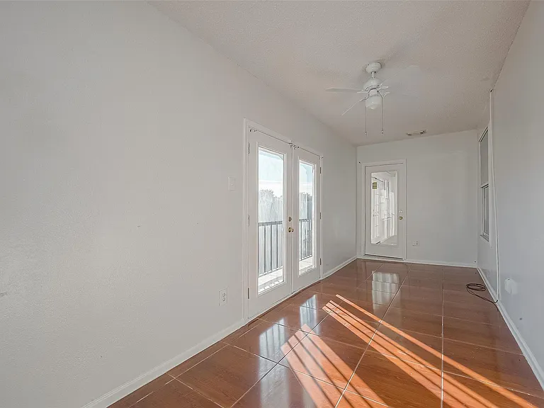 9407 Demsey Mill Dr — Photo 37