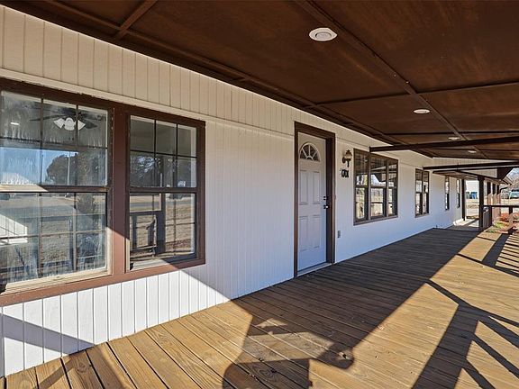 2nd image of 1701 N Post Rd