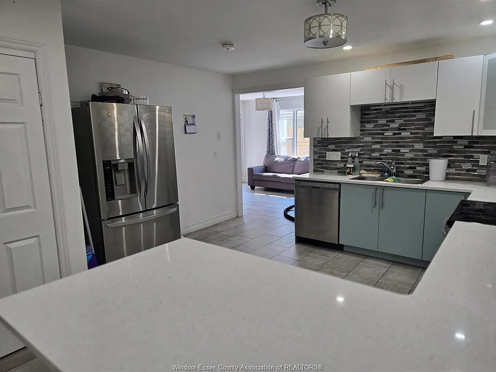 3 bed, 2.5 bath, $2,250 — Photo 4