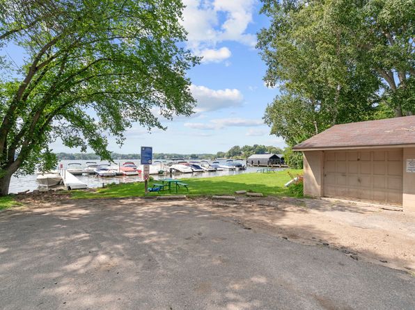 5205 Greenwood Cir #15