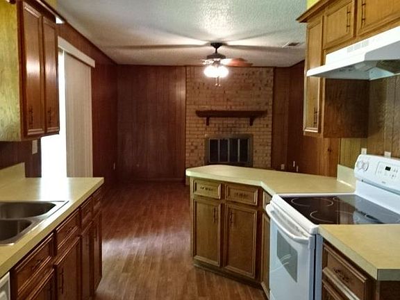 4th image of 1004 Fairway Ln