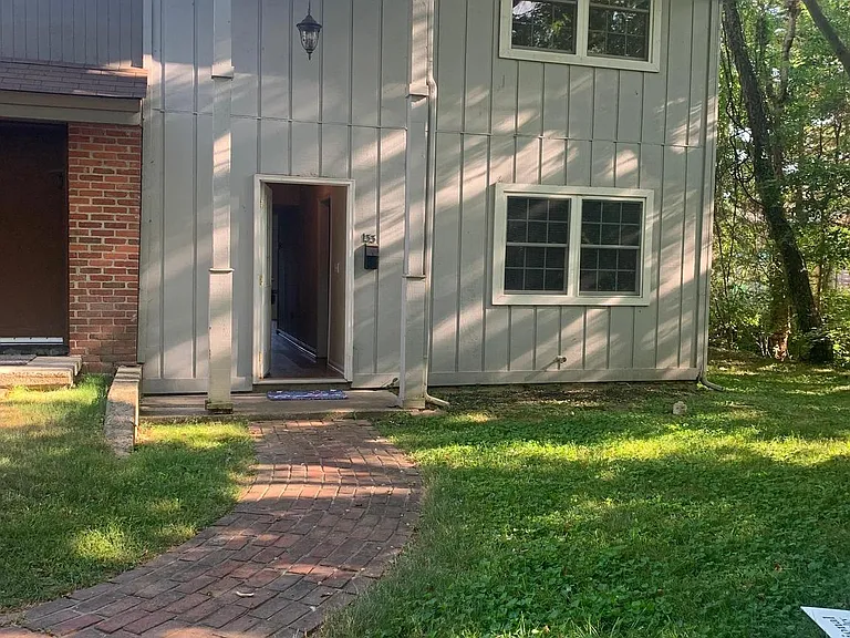 133 Woodlake Dr — Photo 2