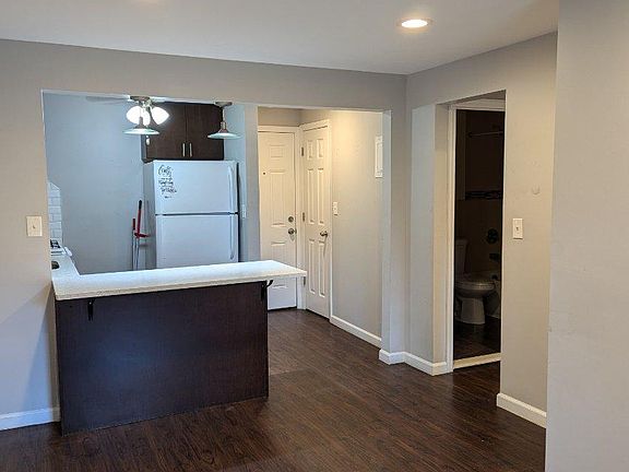 5th image of 829 Suffolk Ave APT 12